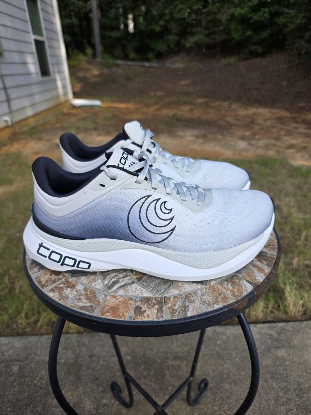 Topo Athletic Aura Grey/Charcoal Running Shoes Sneakers Men's Size 9